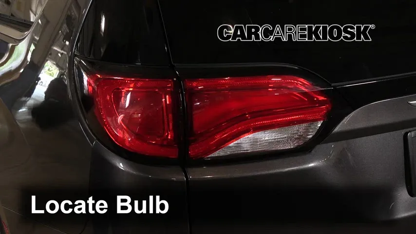 2020 Chrysler Voyager LXi 3.6L V6 FlexFuel Éclairage Feux de position arrière (remplacer ampoule)